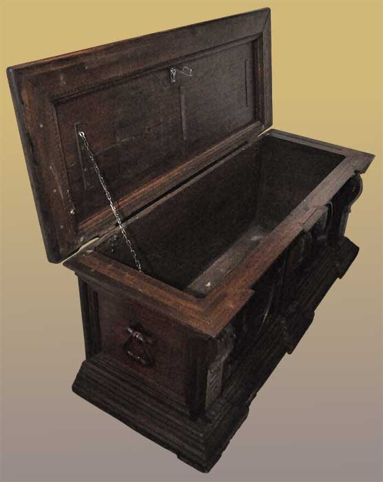 open lid on cassone chest