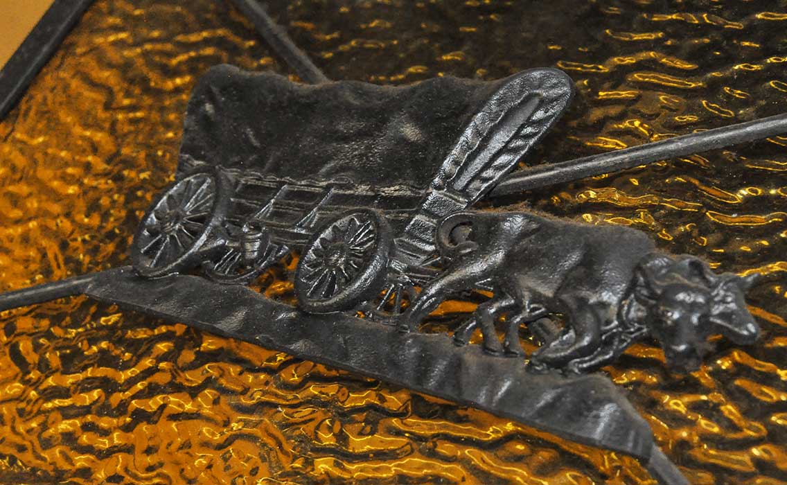 Textured Glass Light, w/Iron Frame