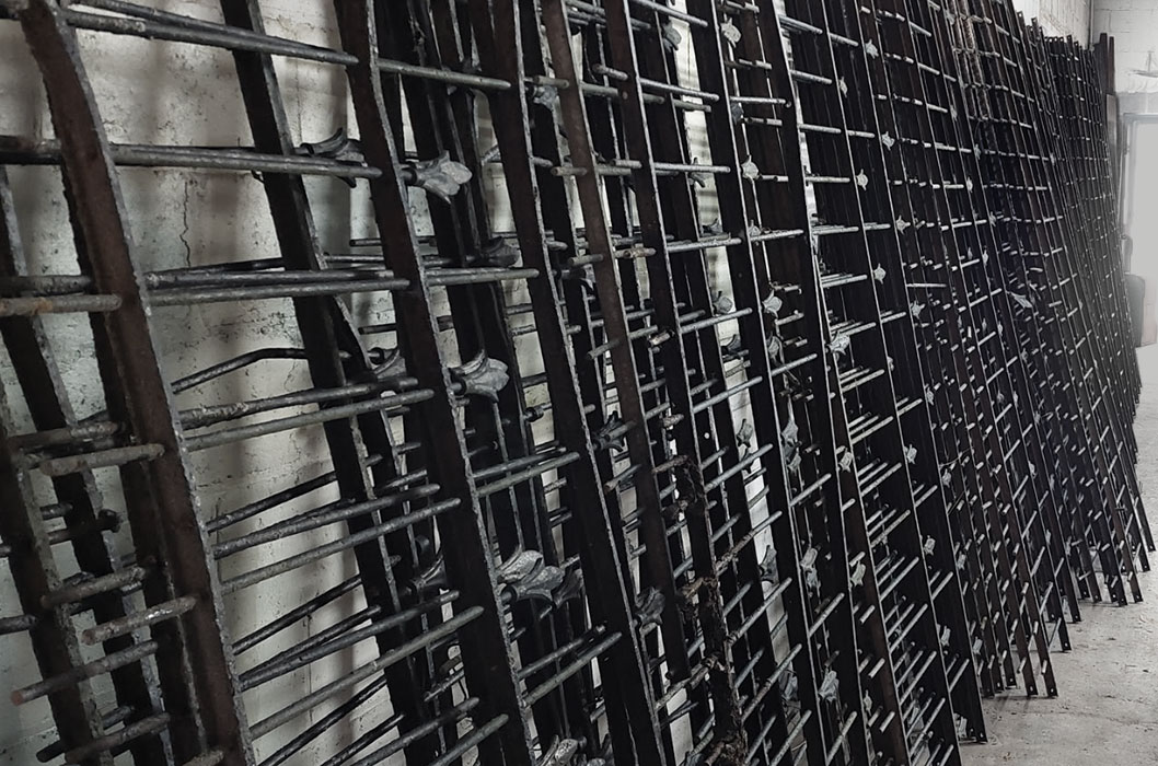 Large Volume of Historical Iron Fencing